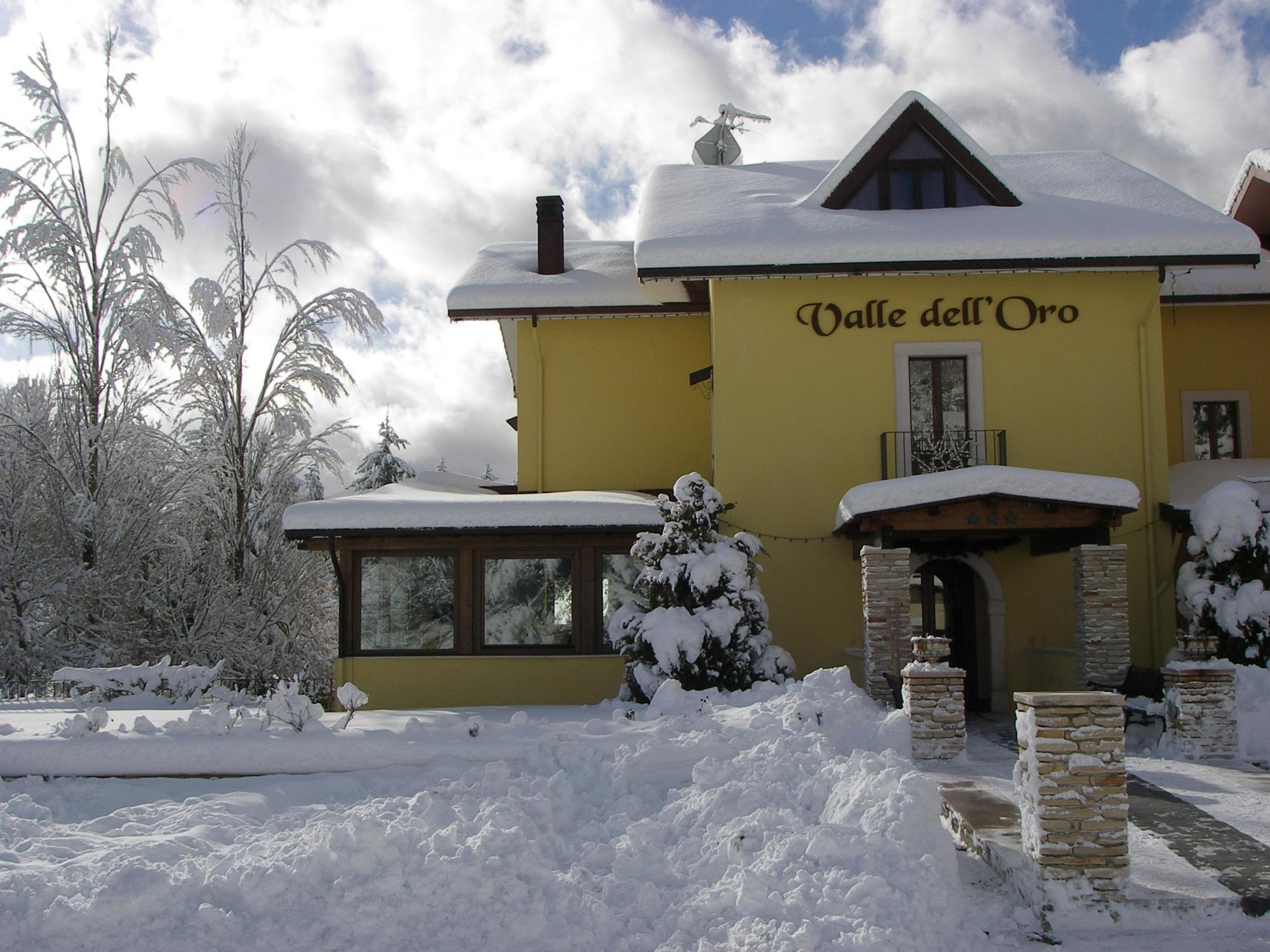Hotel Valle Dell' Oro Пескассеролі Екстер'єр фото