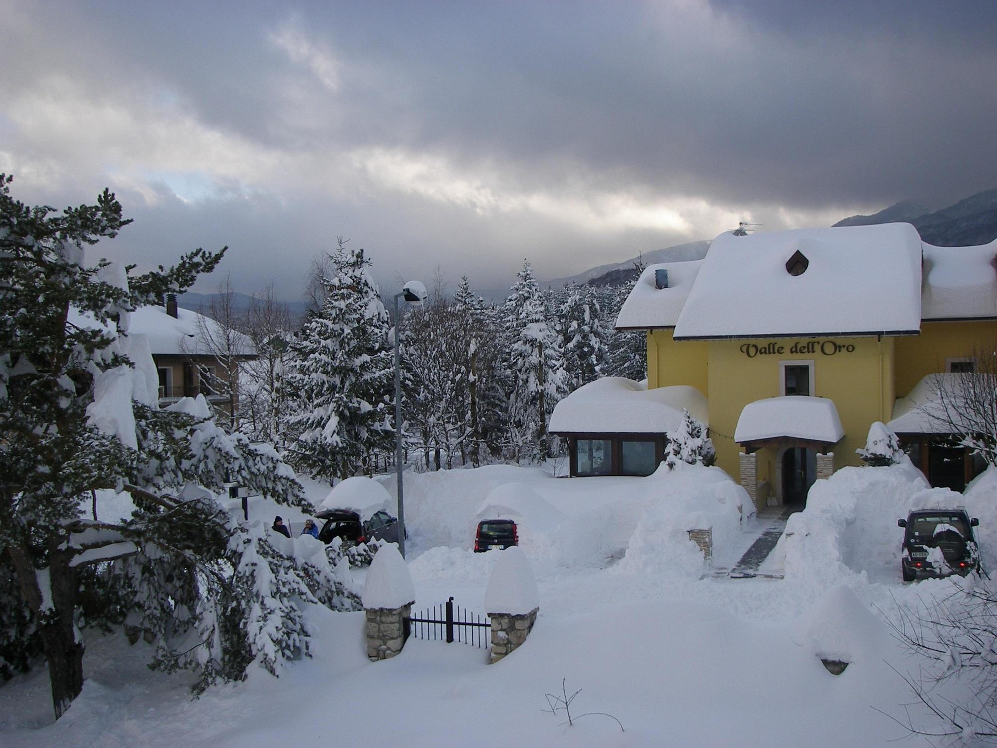 Hotel Valle Dell' Oro Пескассеролі Екстер'єр фото