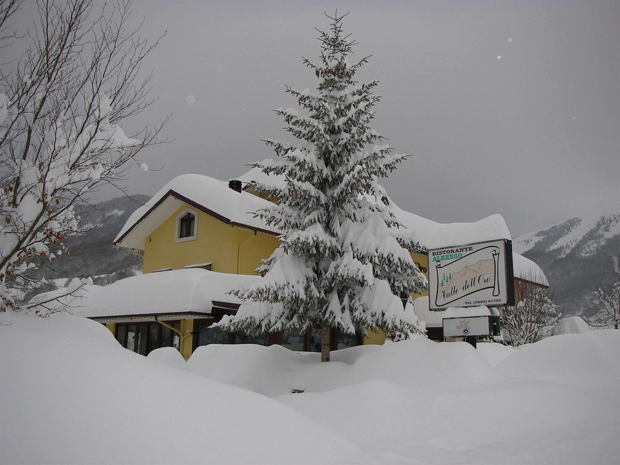 Hotel Valle Dell' Oro Пескассеролі Екстер'єр фото