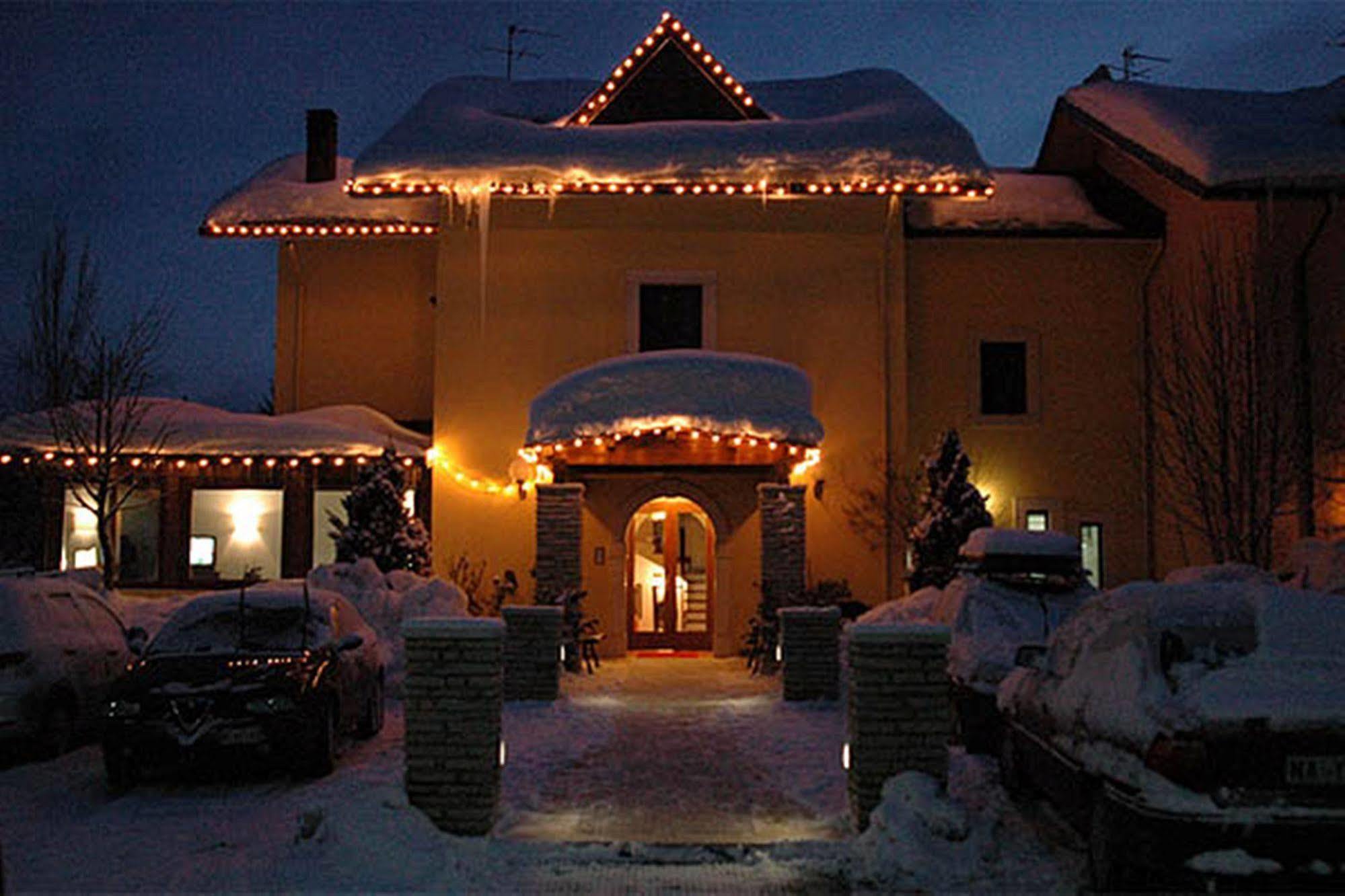 Hotel Valle Dell' Oro Пескассеролі Екстер'єр фото