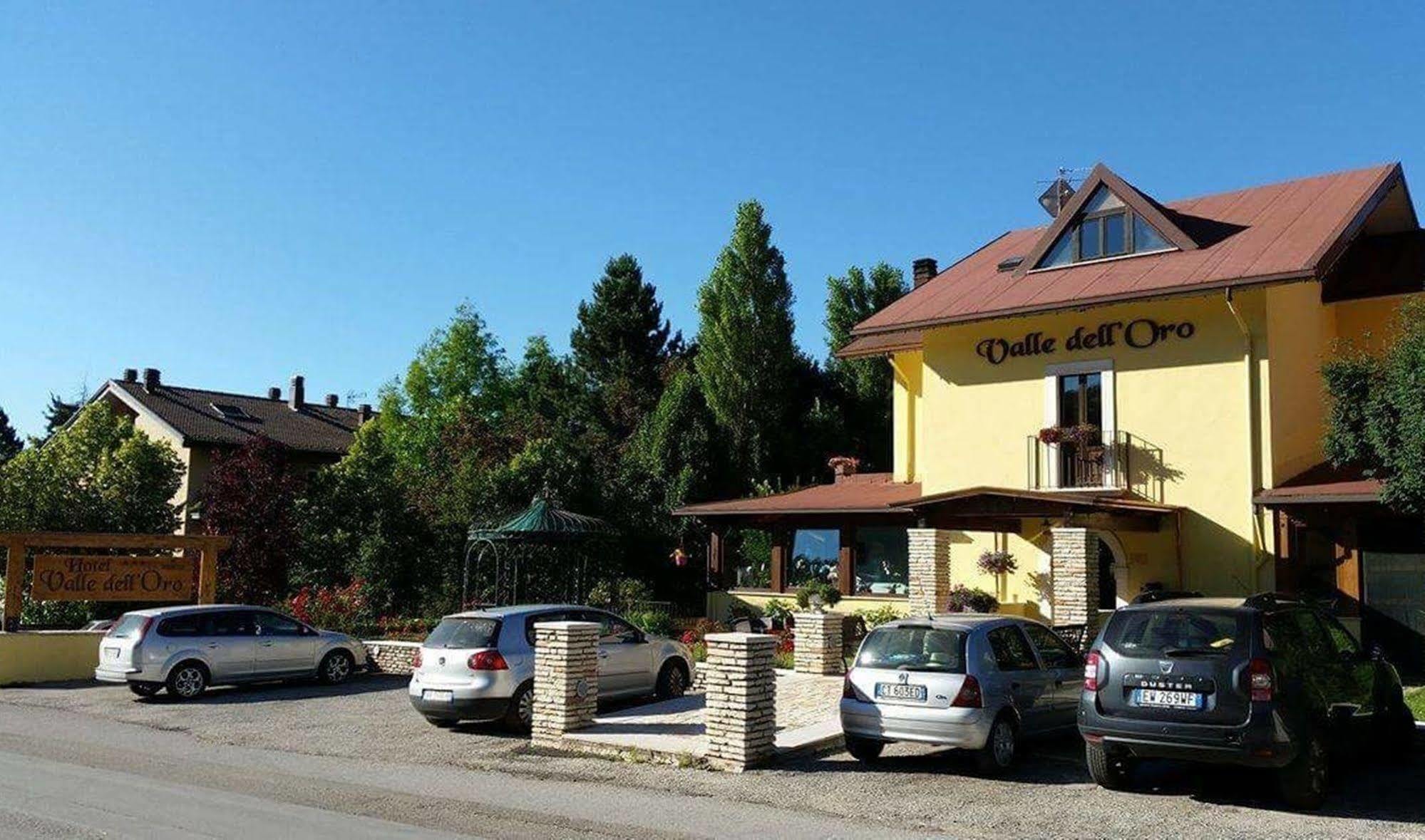 Hotel Valle Dell' Oro Пескассеролі Екстер'єр фото