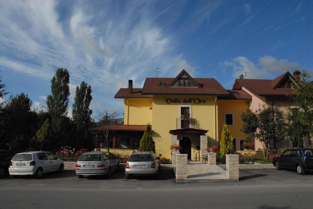 Hotel Valle Dell' Oro Пескассеролі Екстер'єр фото