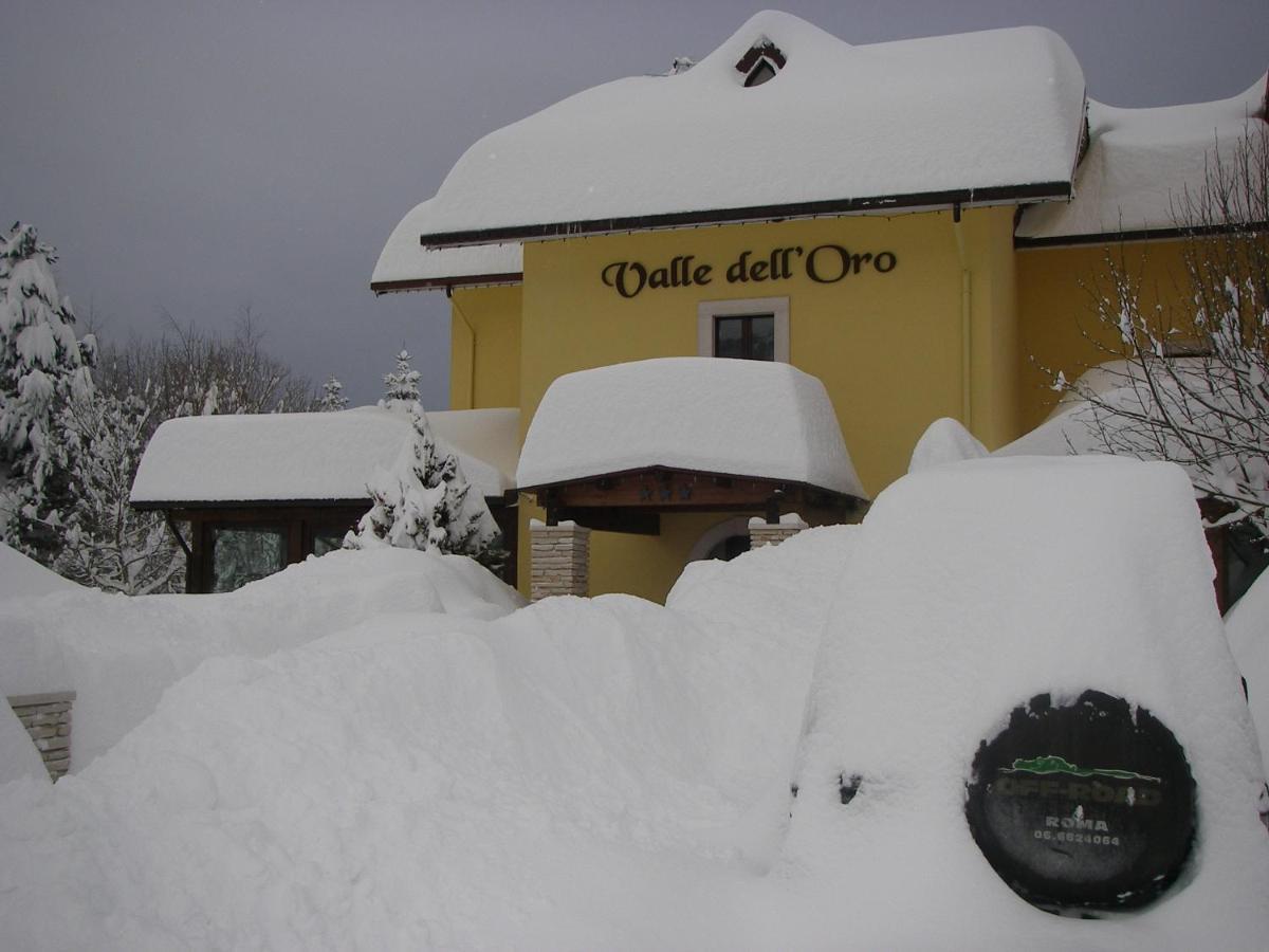 Hotel Valle Dell' Oro Пескассеролі Екстер'єр фото