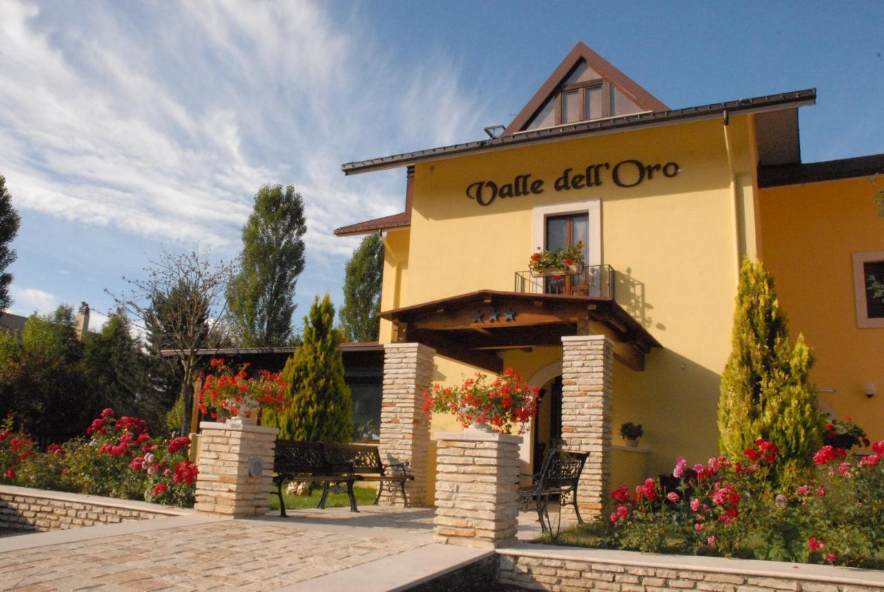 Hotel Valle Dell' Oro Пескассеролі Екстер'єр фото